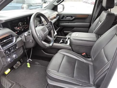 Used 2025 GMC Yukon XL Denali AWD/4WD image 2
