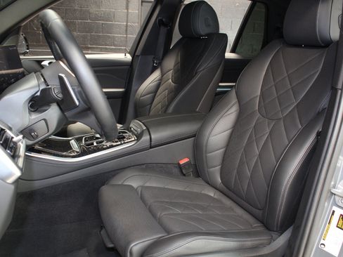 Used 2025 BMW X5 sDrive40i w/ M Sport Package RWD image 34