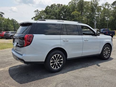 Used 2025 Ford Expedition Platinum AWD/4WD image 15