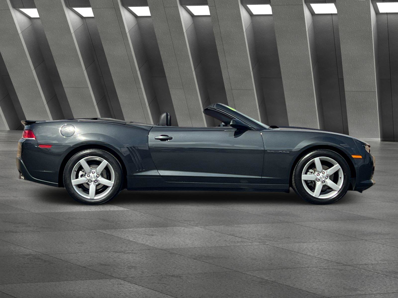 Used 2015 Chevrolet Camaro LT RWD image 3