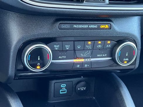 Used 2022 Ford Escape SE w/ SE Sport Appearance Package FWD image 23