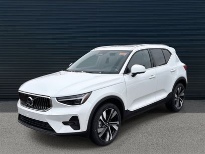 Certified 2025 Volvo XC40 B5 Plus w/ Climate Package
