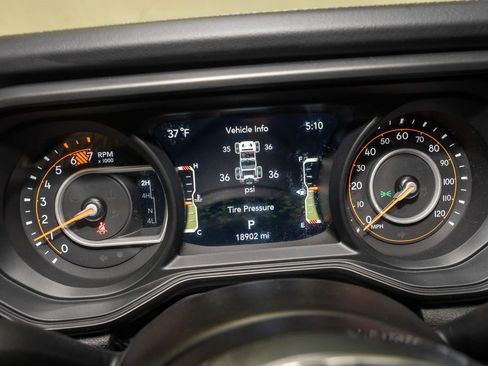 Used 2025 Jeep Wrangler Sahara image 16