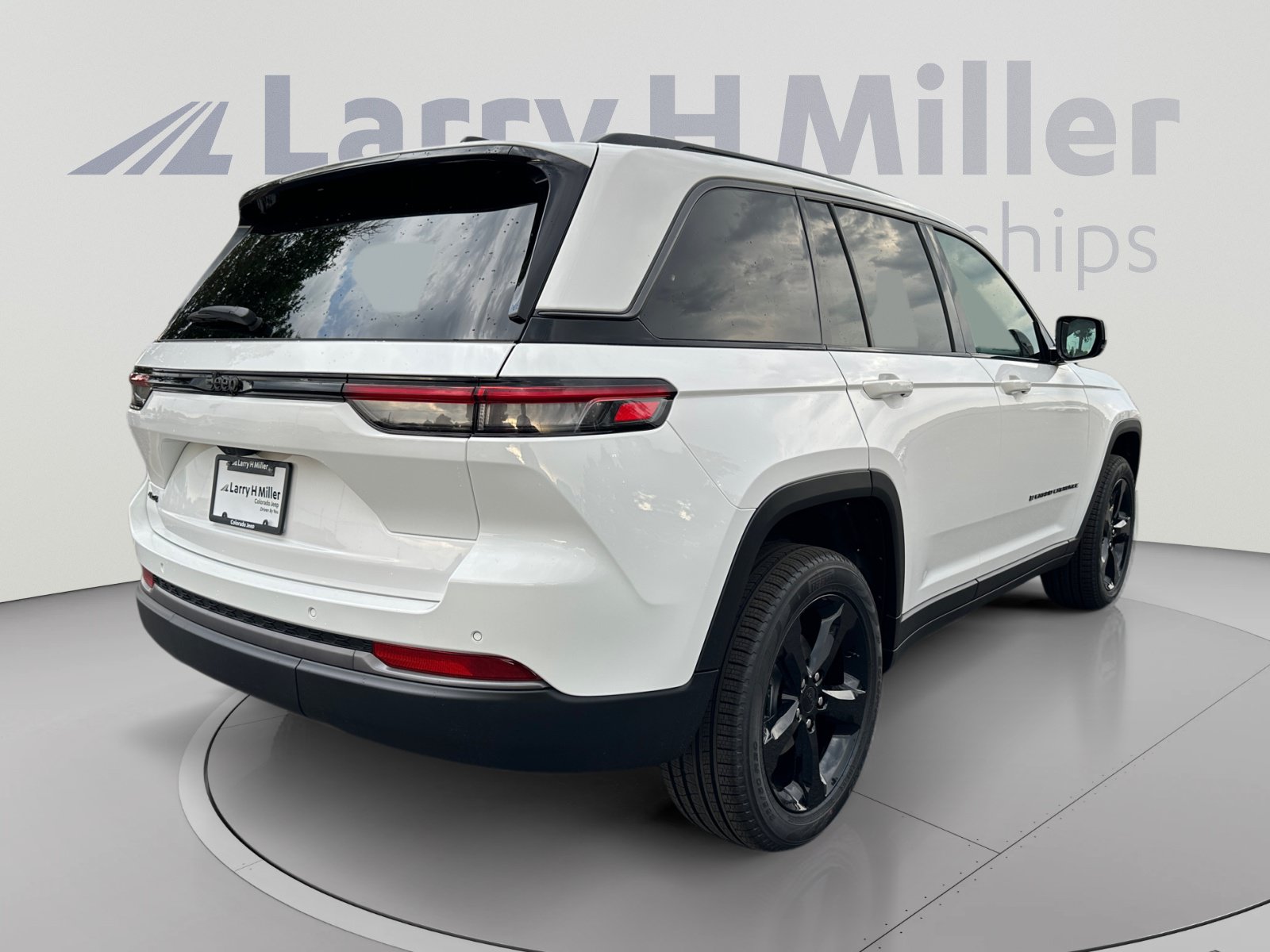 New 2026 Jeep Grand Cherokee Limited w/ Limited Altitude Package AWD/4WD image 5