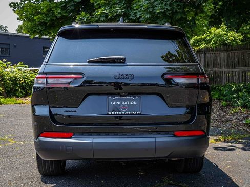 Used 2023 Jeep Grand Cherokee L Laredo image 5