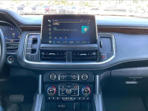 Used 2023 Chevrolet Suburban Premier AWD/4WD image 23