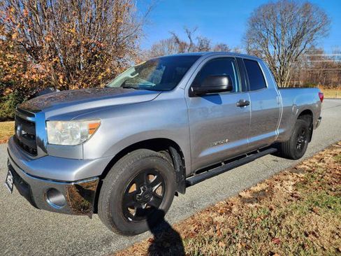 Used 2013 Toyota Tundra 4x4 Double Cab w/ Tow Pkg image 2