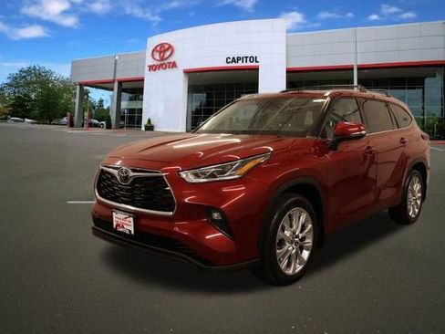 Used 2022 Toyota Highlander Limited FWD image 5