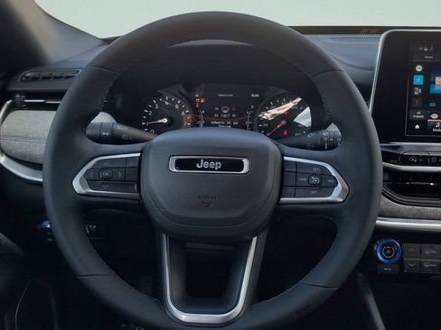Used 2025 Jeep Compass Latitude w/ Sun & Sound Group AWD/4WD image 20