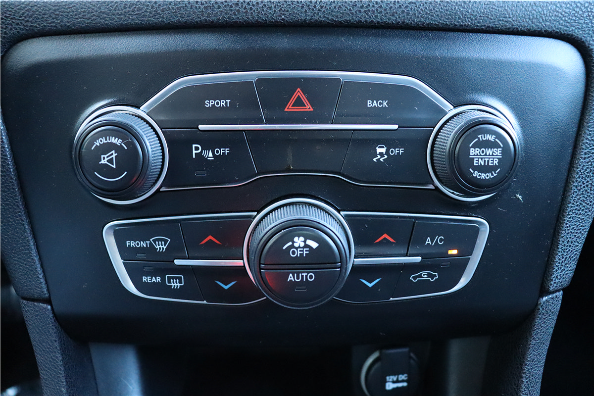 Used 2016 Dodge Charger R/T w/ Navigation & Travel Group RWD image 29