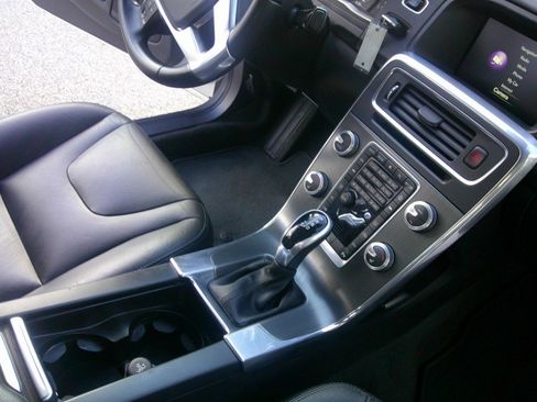 Used 2016 Volvo S60 T5 Premier w/ Convenience Package image 52