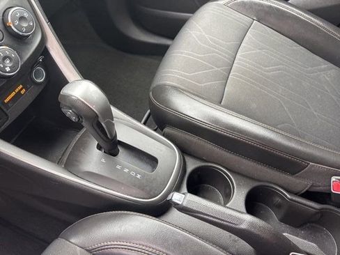 Used 2019 Chevrolet Trax LT w/ LT Convenience Package image 26