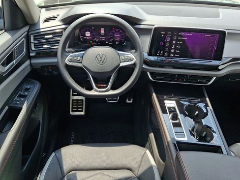 Used 2025 Volkswagen Atlas Peak Edition SE AWD/4WD image 10
