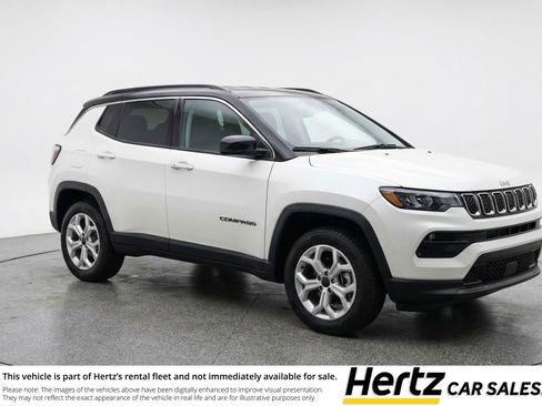 Used 2025 Jeep Compass Latitude AWD/4WD image 1