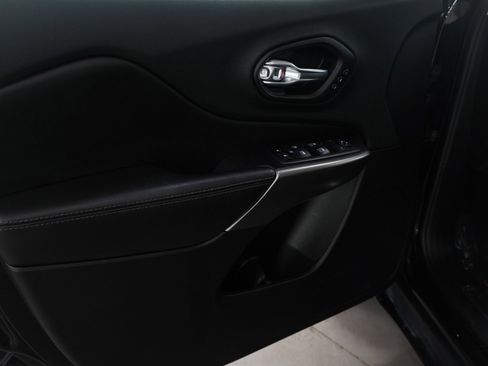 Used 2020 Jeep Cherokee Limited image 24