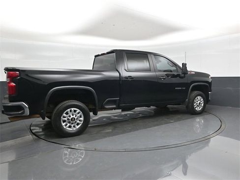 Used 2024 Chevrolet Silverado 2500 LT w/ Z71 Off-Road Package image 3