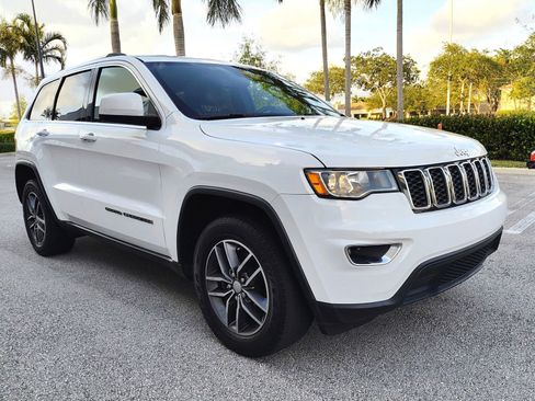 Used 2018 Jeep Grand Cherokee Laredo image 4