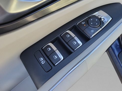 Certified 2025 Kia Sorento S FWD image 14
