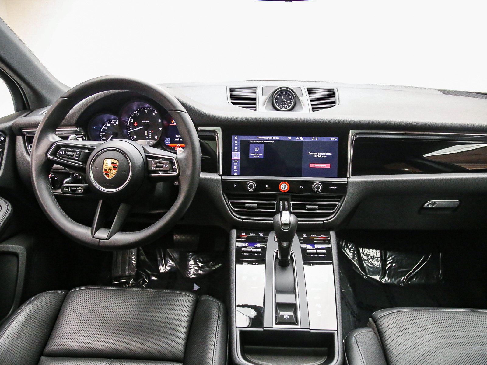 Certified 2026 Porsche Macan AWD/4WD image 16