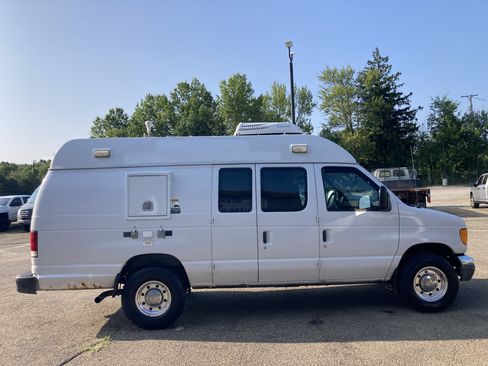 Used 2005 Ford E-350 and Econoline 350 Extended Super Duty RWD image 5