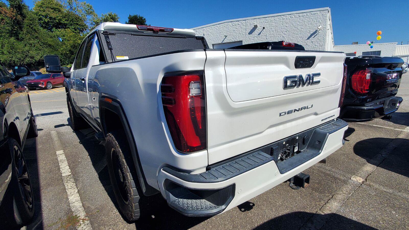 Used 2024 GMC Sierra 2500 Denali Ultimate AWD/4WD image 8