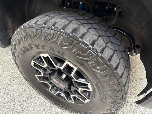 Used 2024 GMC Sierra 2500 AT4X image 84