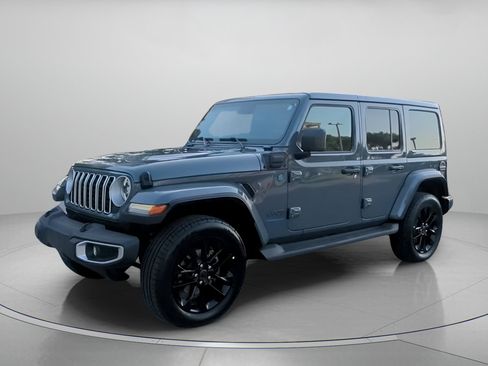 Used 2025 Jeep Wrangler Unlimited Sahara AWD/4WD image 13