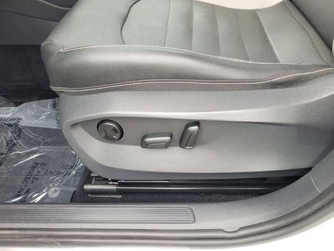 Certified 2022 Volkswagen Taos SEL w/ Panoramic Sunroof Package image 22