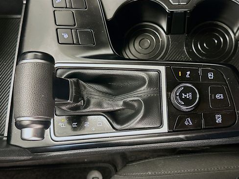 Used 2025 Kia Sportage LX image 25