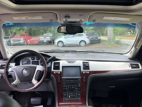 Used 2010 Cadillac Escalade EXT Luxury AWD/4WD image 12