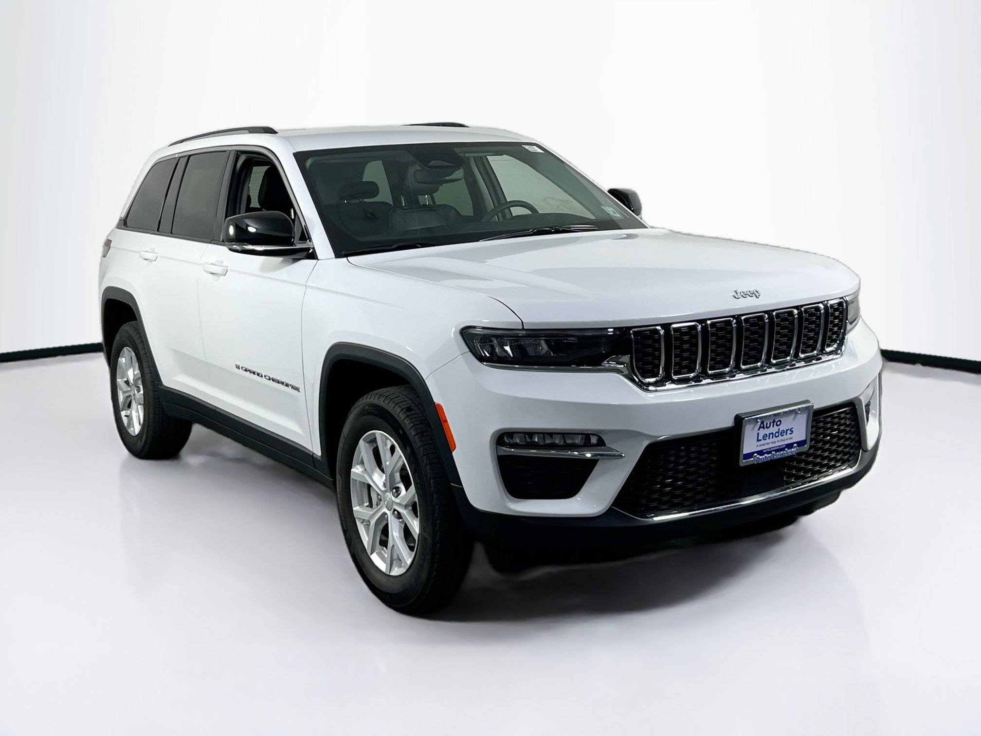 Used 2023 Jeep Grand Cherokee Limited AWD/4WD image 3