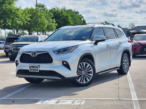 Used 2022 Toyota Highlander Platinum image 1