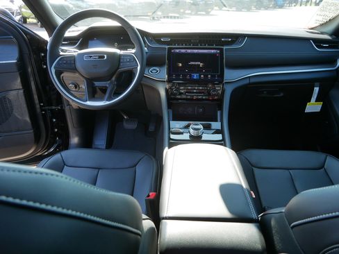 New 2025 Jeep Grand Cherokee Limited image 6