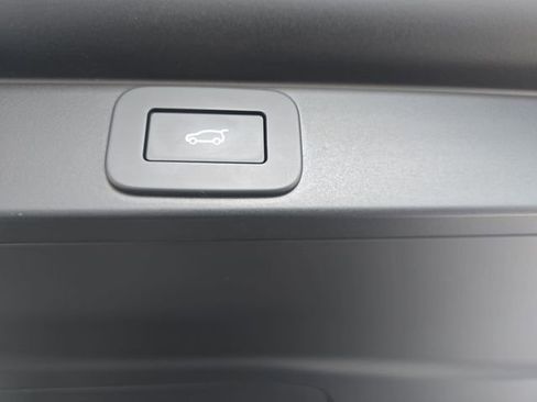 Used 2023 Land Rover Range Rover SE image 13