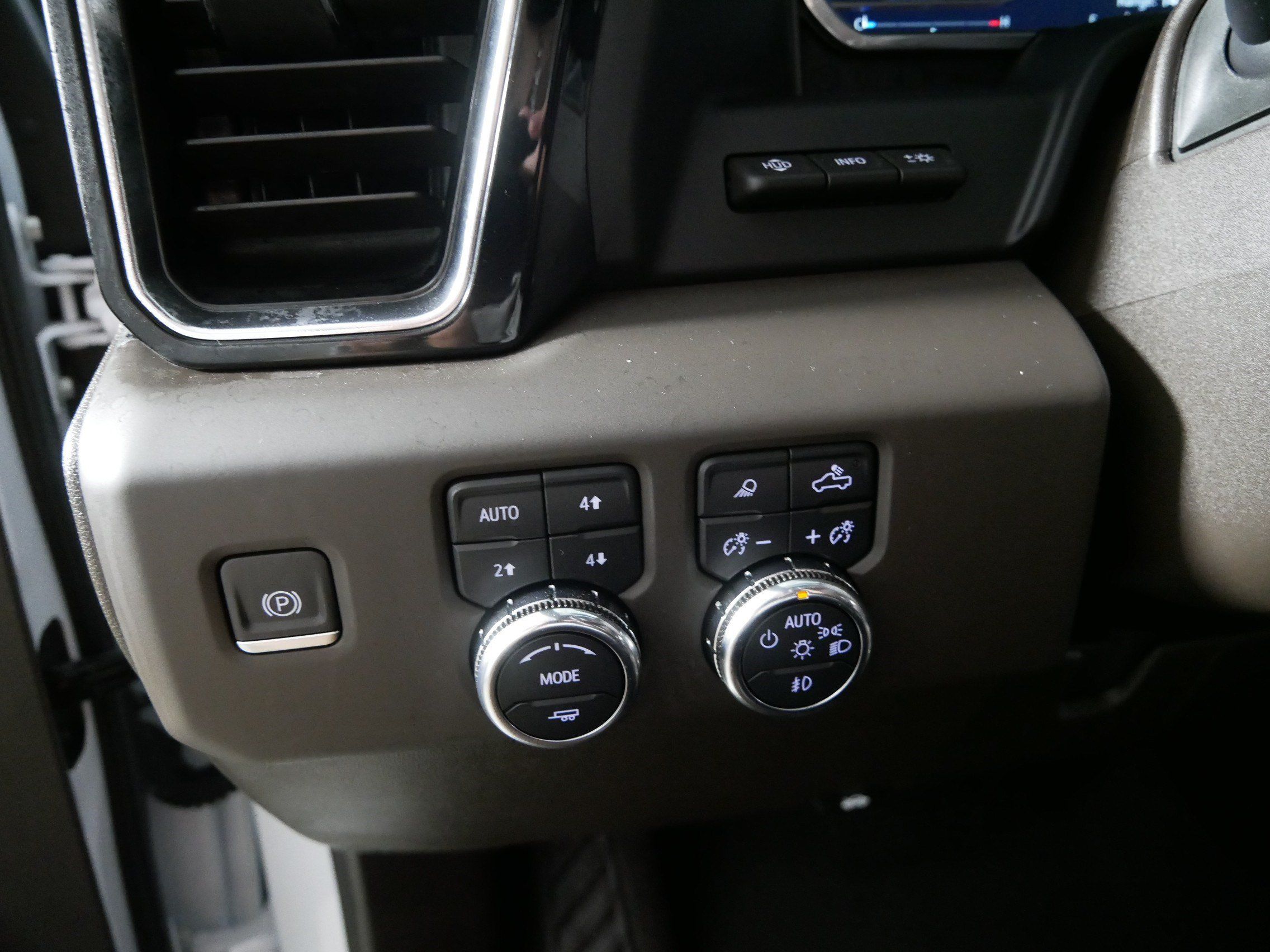 Used 2024 GMC Sierra 2500 Denali w/ Denali Reserve Package AWD/4WD image 26