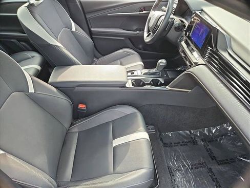 Used 2025 Toyota Camry SE FWD image 26