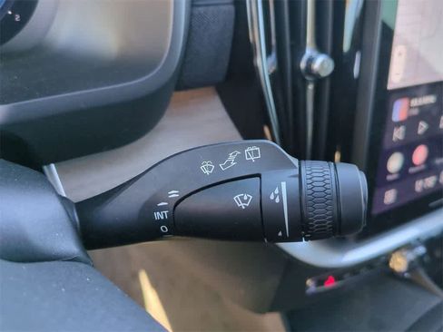 New 2025 Volvo XC90 B5 Core w/ Protection Package Premier image 18