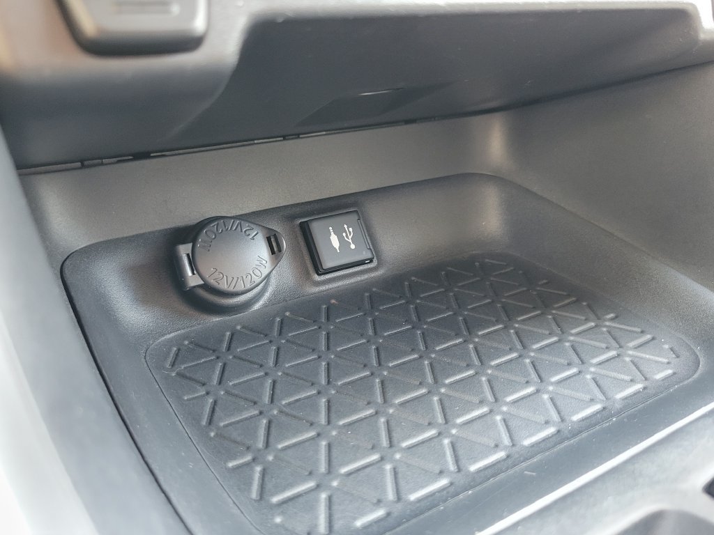 Used 2019 Toyota RAV4 XLE Premium FWD image 32