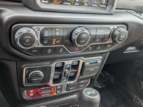 Used 2022 Jeep Wrangler Unlimited Rubicon w/ Xtreme Recon 35" Tire Package image 16