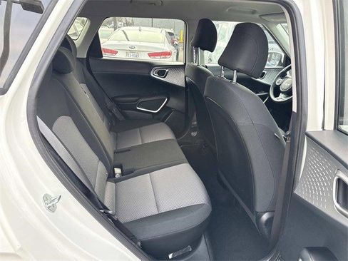 Used 2022 Kia Soul LX image 11