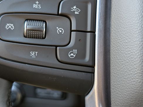 Used 2023 GMC Yukon XL SLT w/ SLT Luxury Package image 33