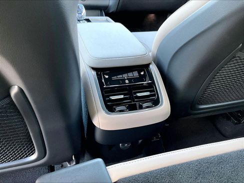 Used 2026 Volvo XC90 B5 Plus image 36