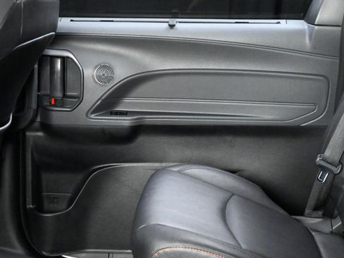 Used 2024 Toyota Sienna XSE image 60