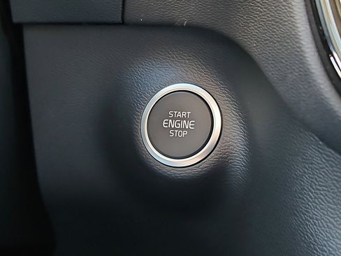 New 2026 Volvo XC40 B5 Plus w/ Protection Package Premier image 19