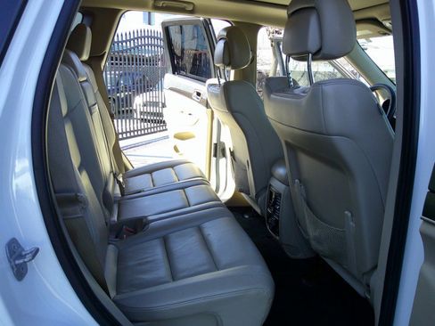 Used 2014 Jeep Grand Cherokee Limited w/ Luxury Group II image 43