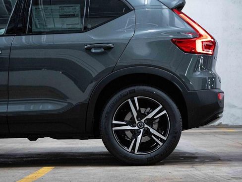 New 2026 Volvo XC40 B5 Core AWD/4WD image 4