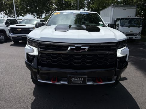 Used 2024 Chevrolet Silverado 1500 ZR2 AWD/4WD image 3