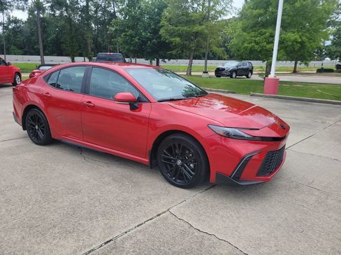 Used 2025 Toyota Camry SE w/ Convenience Package AWD/4WD image 9