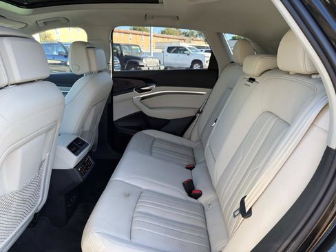 Used 2024 Audi Q8 e-tron Premium Plus image 20