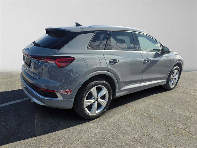 Used 2023 Audi Q4 e-tron Premium Plus w/ Premium Plus AWD/4WD image 3